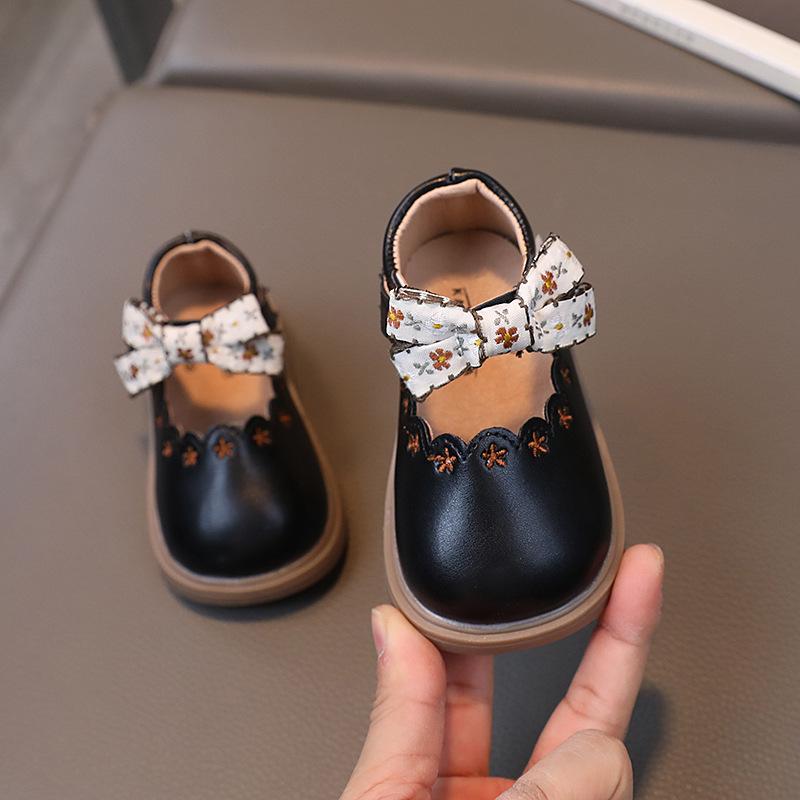 

Детская обувь Обувь для девочек Мягкая подошва Обувь для ходьбы для малышей Дышащая Нескользящая Детская обувь Кожаная обувь Детская повседневная обувь Детские Zapatos Niña 20insole14cm чёрный