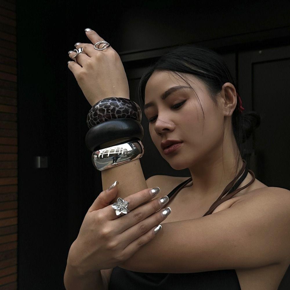 Vintage Chunky Bracelets Women Texture Wood Hand Ring Unique Resin Exaggerate Bangles  Women