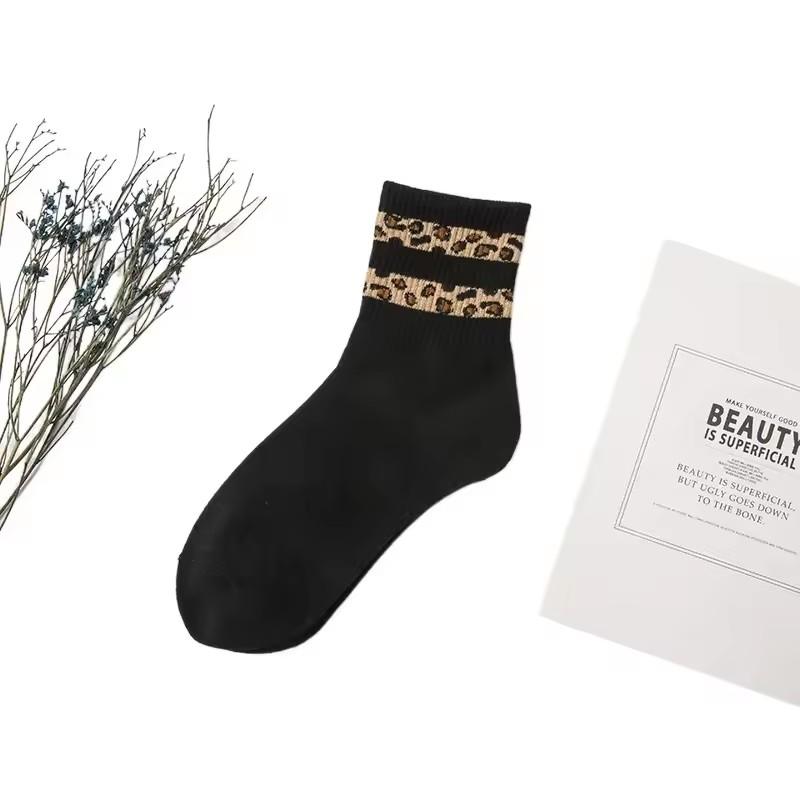 2 Pairs Spotted Leopard Print Women's Socks Fashion Mid-Tube Socks for Girls Novelty Animal Pattern Japanese Style Spring Summer