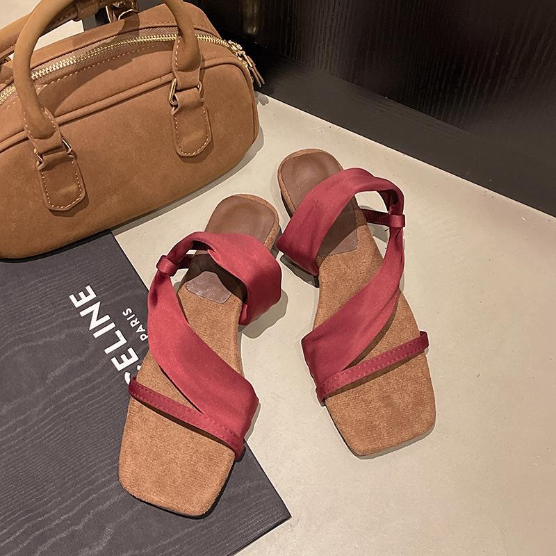 Temperament suede square-headed fairy open-toed slippers female 2025 spring new outer wear Korean version retro Spice Girl cool slippers