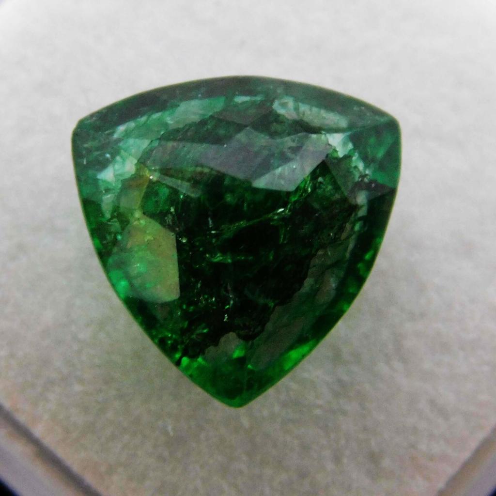 Natural Green Emerald Loose Gemstone 6.60 ct Trillion Shape for Jewelry Making and Gem Collections
