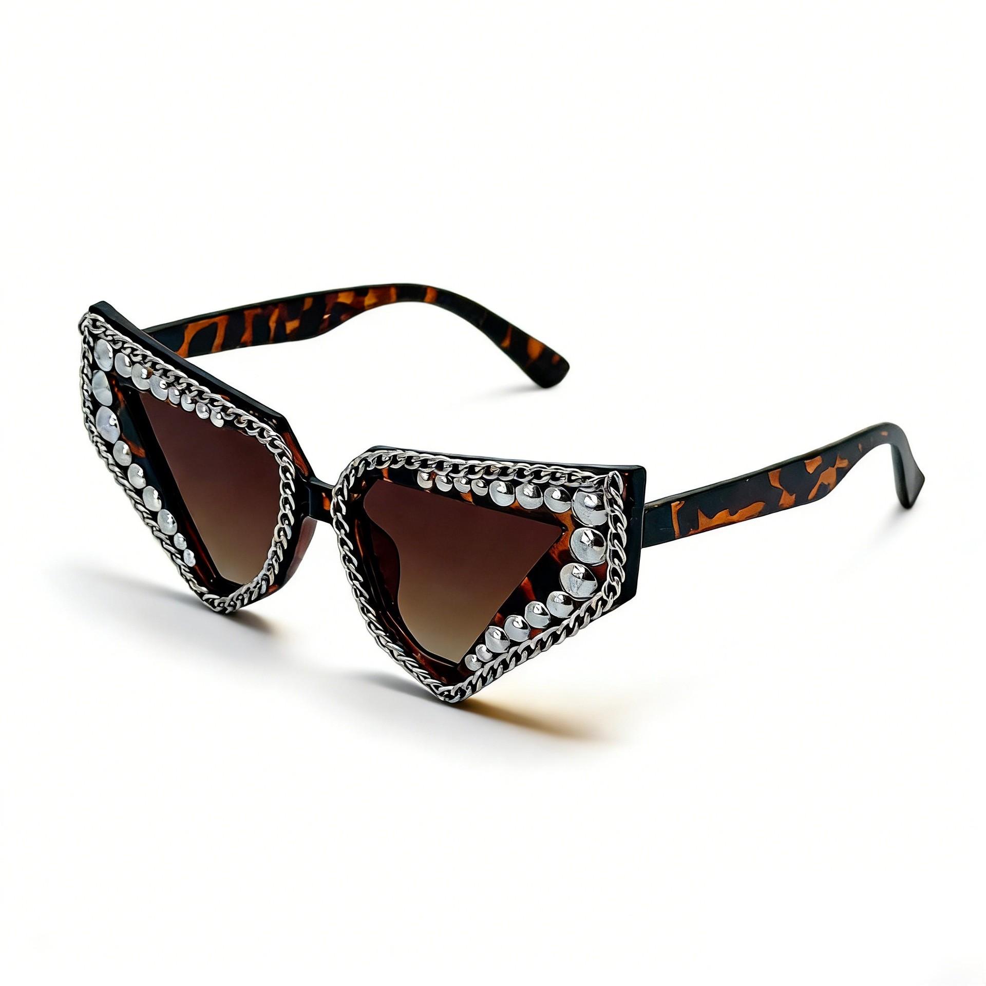 Women s Gothic Punk Triangle Cat Eye Sunglasses with Chain & Rivet Decor y2k Cyber Streetwear UV400 Trendy Sun Glasses for Party