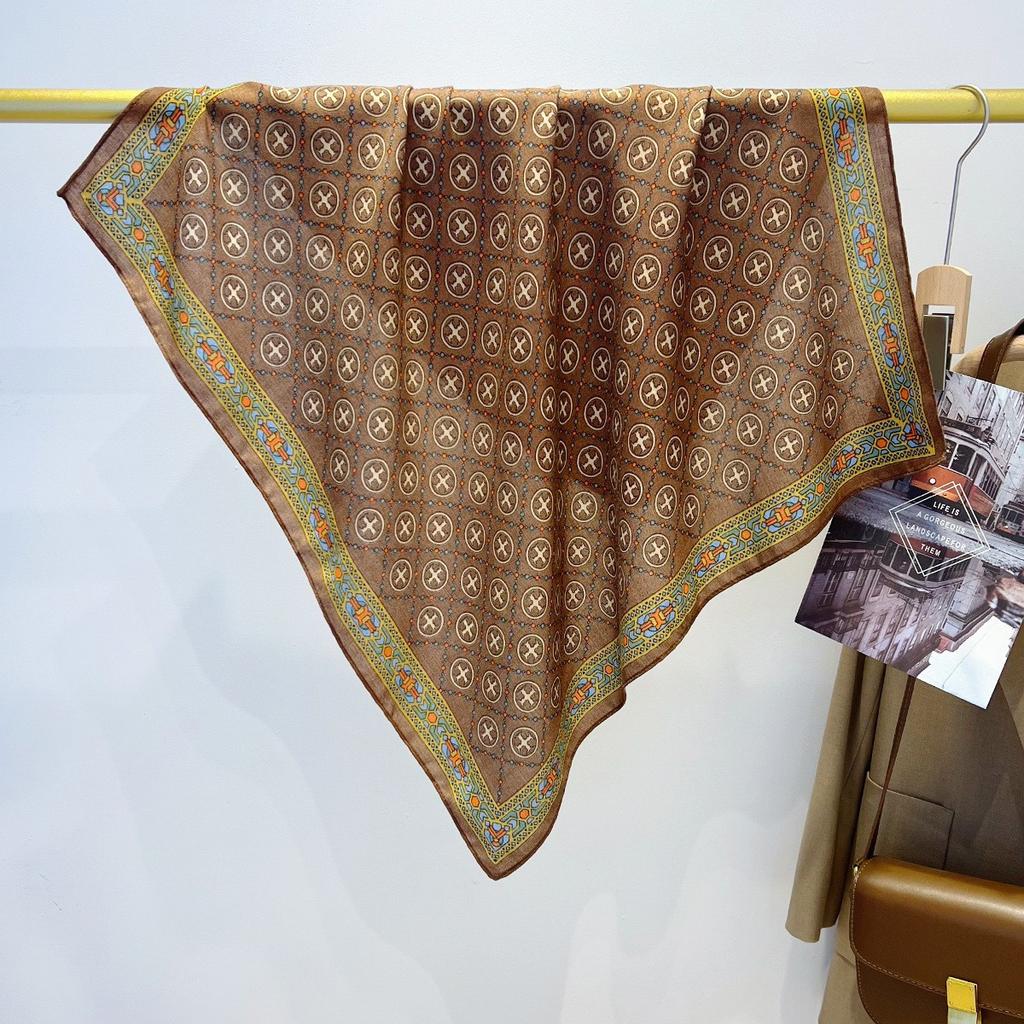 Retro light luxury high-end carriage cotton and linen scarf, spring and autumn new 71cm small square scarf, foreign-style decorative versatile scarf