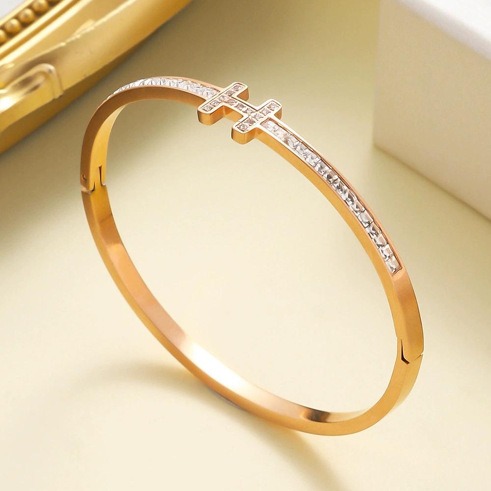 

Stainless Steel Bracelet, Elegant Niche Design for Women, 18k Gold-plated Bracelet That Won’t Fade, Titanium Steel Bracelet 58-60mm