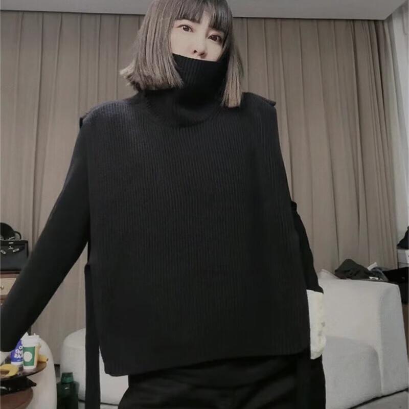 Женский вязаный жилет-шаль с высоким воротником