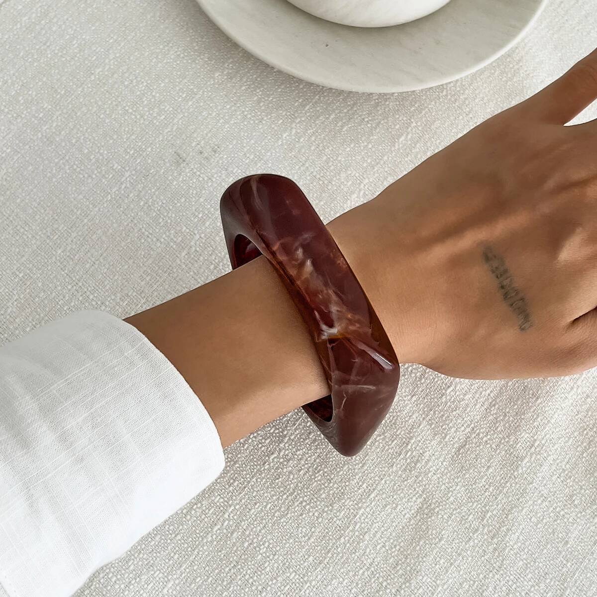 

SHIXIN 3 Styles Minimalist Resin Acrylic Thick Wide Bracelet for Women Vintage Irregular Wave Cuff Bangle Charm Hand Jewelry New