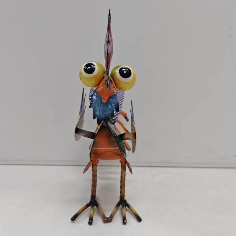 Versatile Yard Accent Colorful Iron Chicken Figurine for Indoor and Outdoor Use
