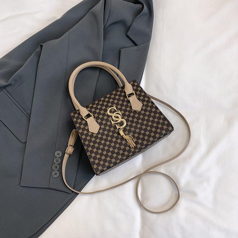 Stylish Retro Checkered Handbag With Elegant Pu Material And Soft Structure For Daily Use