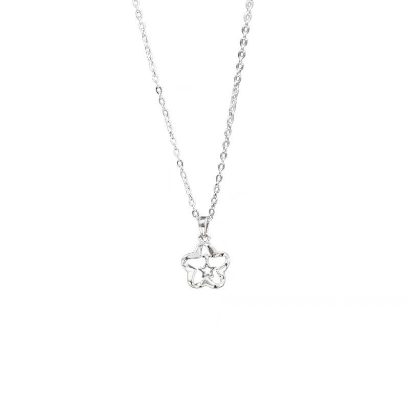 Women's Titanium Steel Bowknot Clavicle Necklace - Niche, Lightweight, Trendy Design.