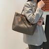 2025 new trendy fashion large-capacity tote bag commuter shoulder bag autumn and winter simple fashion oblique span bag