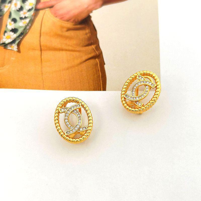 Spring Temperament Light Luxury Stud Earrings Geometric Modeling Earrings High-End Oval Earrings золотой