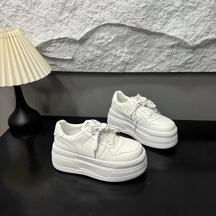 Leather little white shoes women's 2025 summer new versatile lightweight sports and leisure heightening lace-up board shoes women's tide