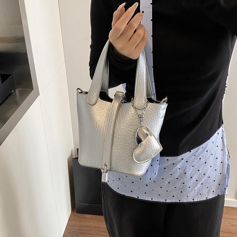 2025 Spring New Lychee Pattern Simple Commuter Handbag Women's High-end Fashion Versatile Messenger Bucket Bag