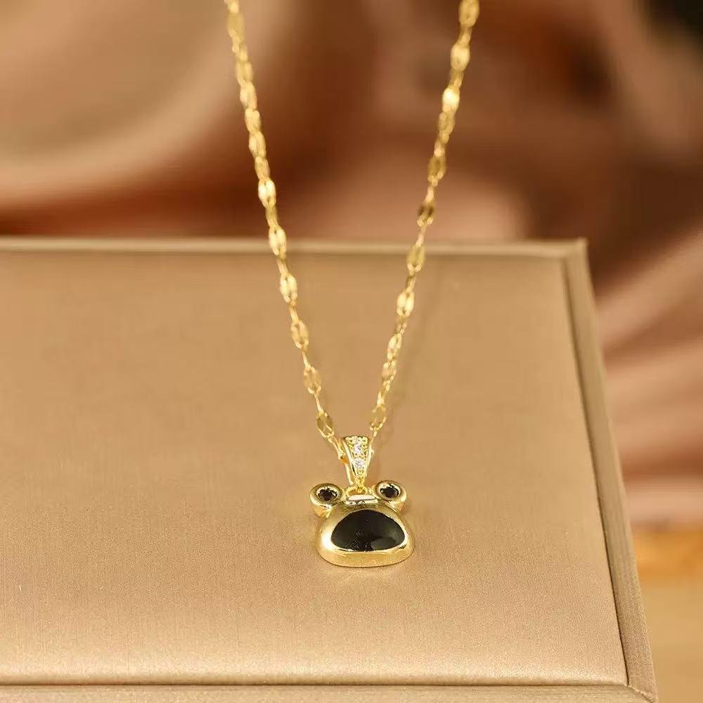 Vintage Titanium Steel Women's Pearl Pendant Necklace - Light Luxury Clavicle Chain
