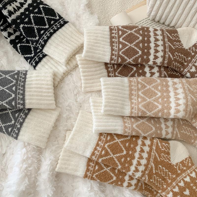 Yuanrunjia Men's Extra Thick Fleece-Lined Winter Socks, Mid-Calf Plush Cashmere Terry Design