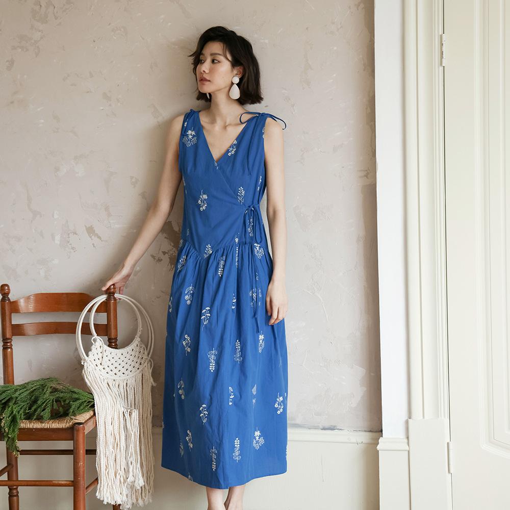 Laengsseon Ls_Blue V-Neck Vest Dress