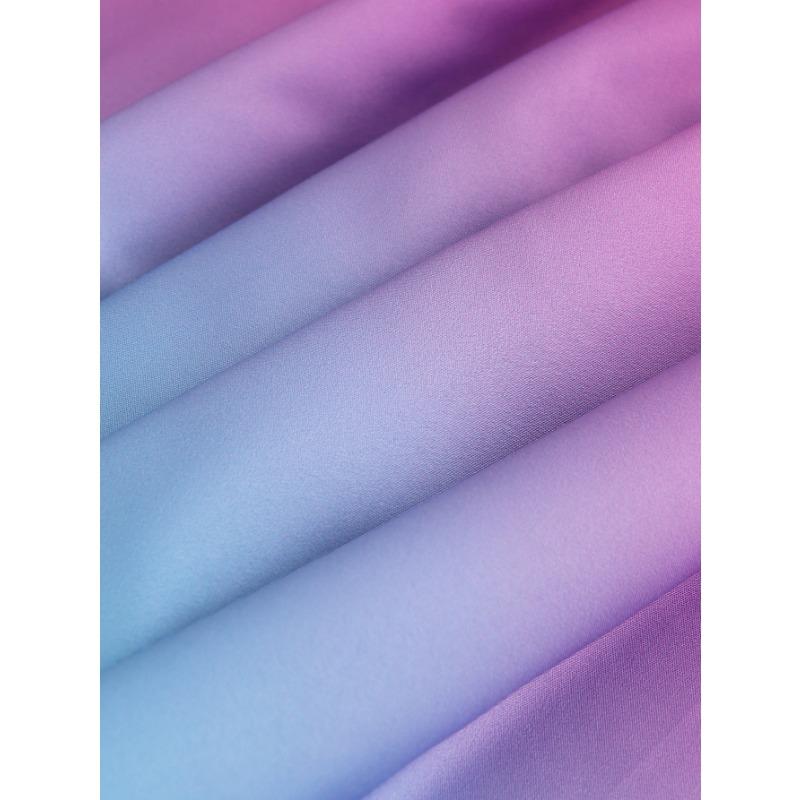 Ein hochtailliertes Neckholder-Kleid im Gradient-Patchwork-Stil für Damenbekleidung im Frühling und Sommer