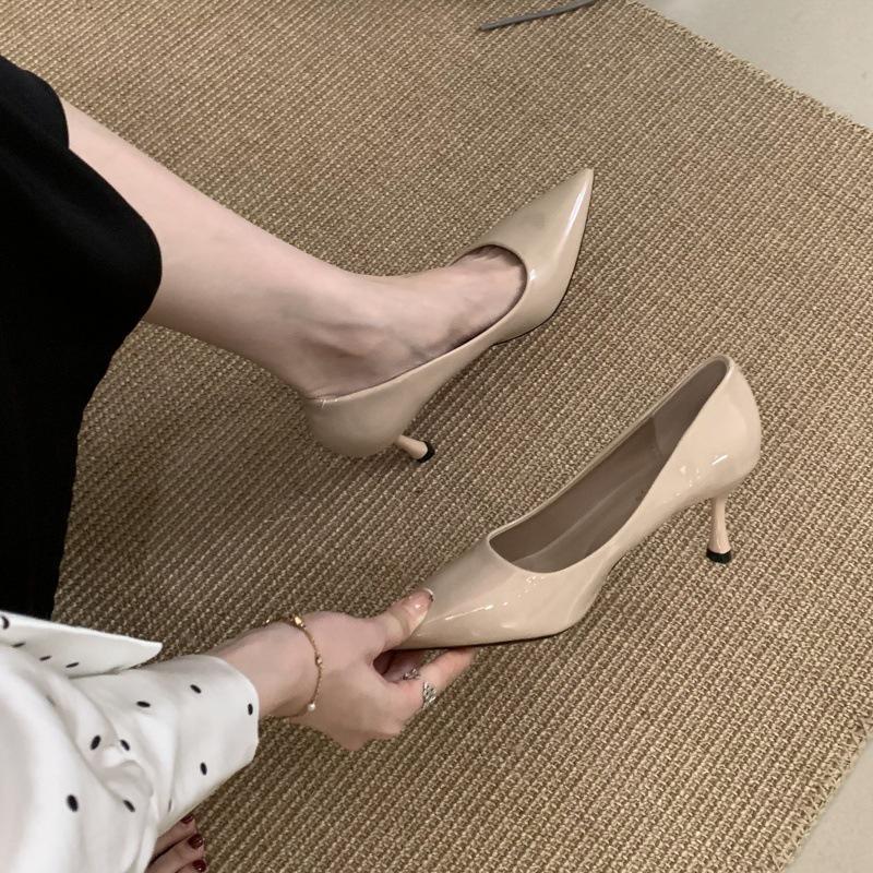 

Женские туфли на красной подошве, черные, с острым носком: Новая коллекция Осень/Зима 2025, Тонкий средний каблук, Большой размер, Универсальный стиль. 36 телесный