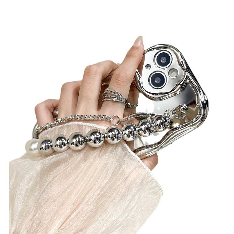 Suitable for Iphone16 Case Electroplated Heart-shaped Bracelet, Luxurious and Fashionable IPhone 15Promax 14 Crossbody