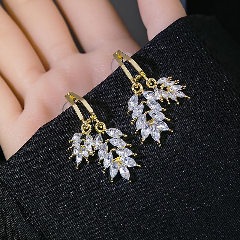 Light Luxury Wheat Stud Earrings, Niche High-End Leaf Earrings, Hollow Exquisite Diamond Earrings