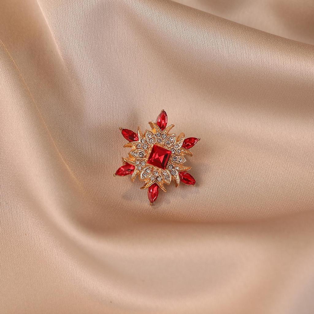 Elegant Butterfly Brooch: Luxurious Suit Accessory & Stylish Corsage for Women