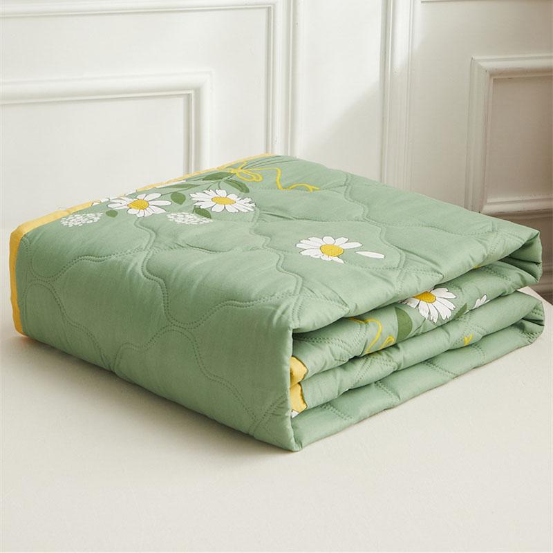 Daisy Printed Quilted Summer Quilt Soft Breathable Single Double Blanket Washable Thin Comforter with Pillowcase