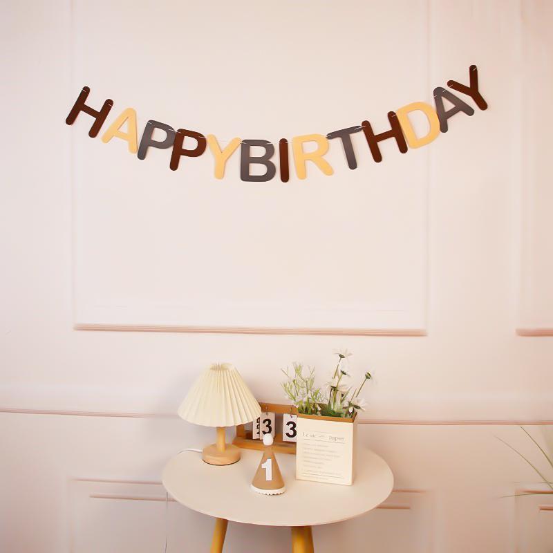 Retro Kaffeebraune Filz-Geburtstagsdekoration: Buchstaben, Zahlen, Pompons, Wimpelketten für die Kulisse zum ersten Geburtstag.