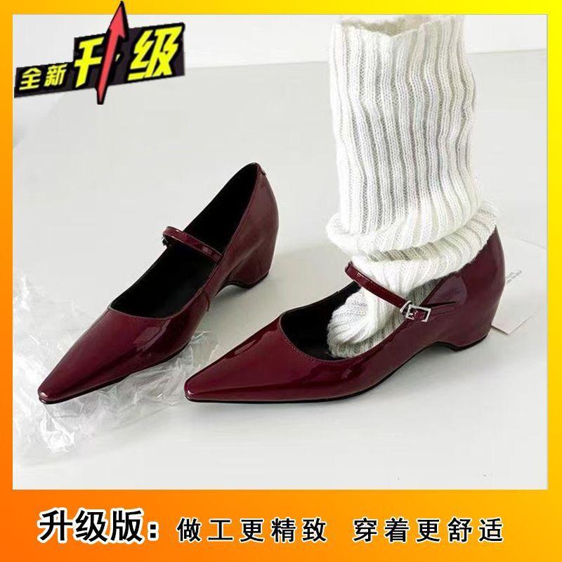 

Темпераментные туфли Мэри Джейн из лакированной кожи на толстом каблуке, женские, новые на весну и лето 2025 года, французские, с острым носком, на невысоком каблуке с ремешком. 40