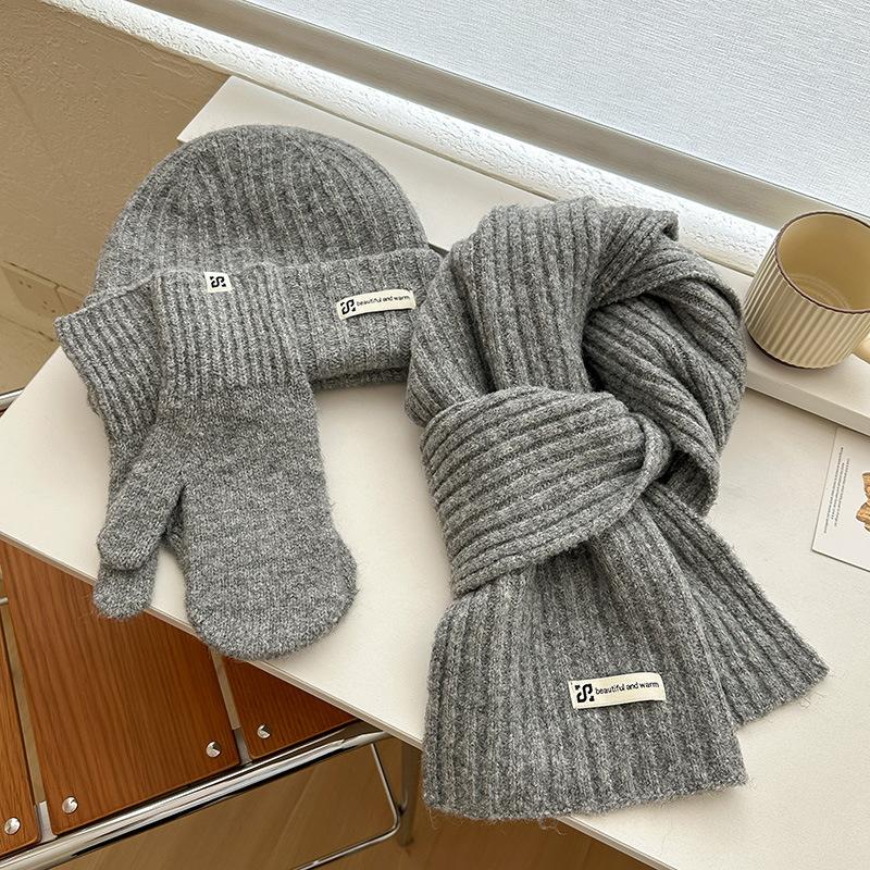 3Pcs Set Winter Hat Scarf Touchscreen Gloves Unisex Knitted Warm Beanie Neck Warmer Gloves Set For Autumn Winter Outdoor Daily Wear