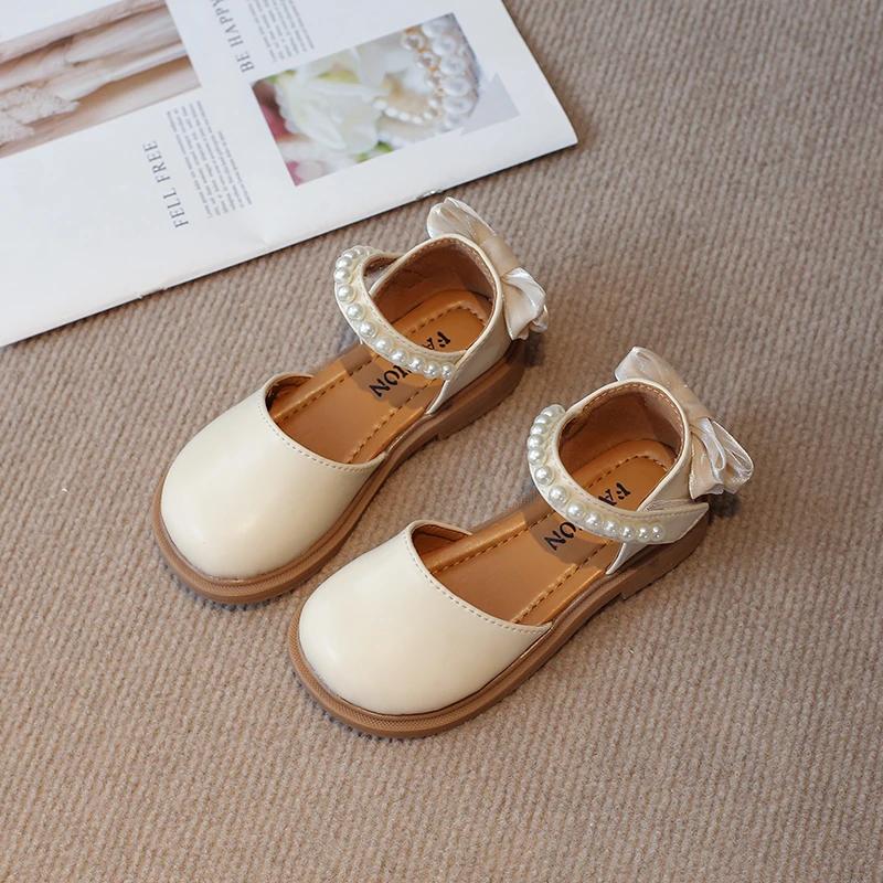 

Детские туфли на плоской подошве из кожи для девочек, модные туфли принцессы 2024 года, весна-лето, детские туфли на плоской подошве с бантом сзади и жемчужными бусинами, милые 23 бежевый