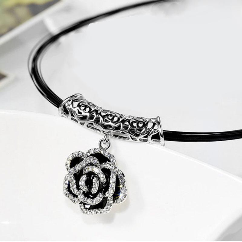 Short Rose Decorative Necklace, Fashionable and Versatile, Retro Style Accessory Collarbone Chain