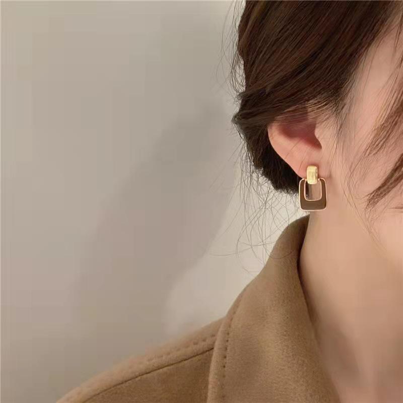2021 Chic & Unique Women's Earrings: Trendy, Simple, Personalized, Versatile, and High-End Design.