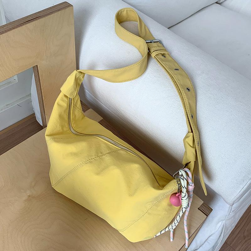 2025 summer new Korean version of casual street personality shoulder bag college students simple fashion dumplings messenger bag bag