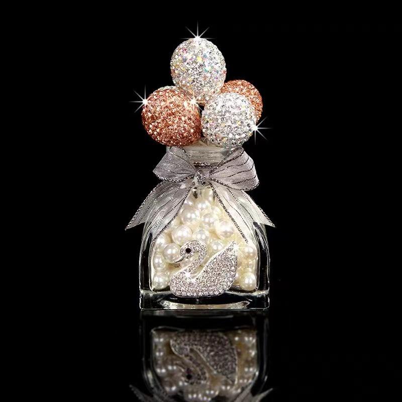 High-End Diamond-Inlaid Car Ornament with Confession Balloon