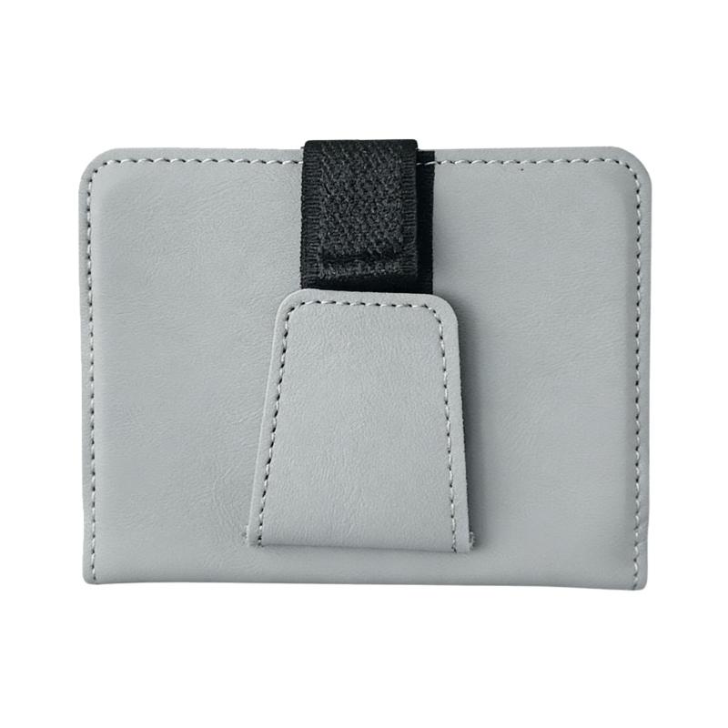 

Высокопрочный кожаный держатель для солнцезащитных очков и карт на козырек автомобиля. Безопасное хранение в условиях неровной дороги для водителей. Легкая установка.