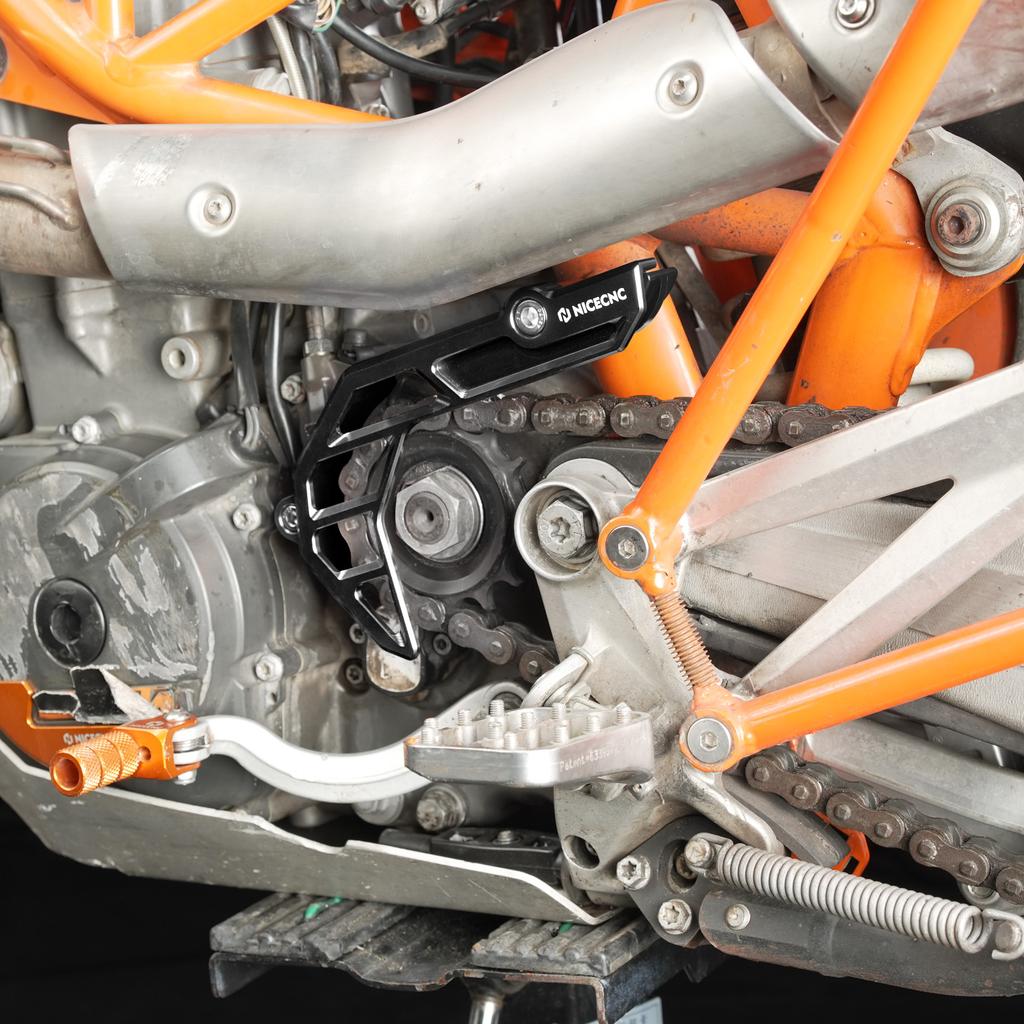 For KTM 690 Enduro/R SMC/R 2009-2025 Chain Guard Case Saver Sprocket Cover Husqvarna 701 Enduro/SM GasGas 700 SM/ES 2022-2025