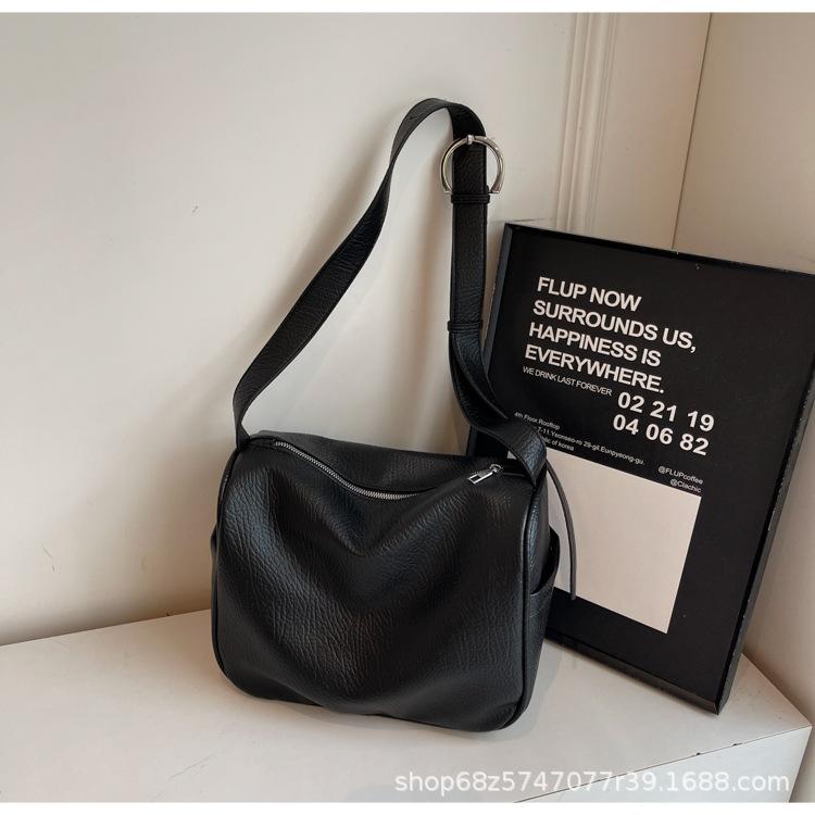 Underarm bag 2025 new fashion trendy shoulder bag women's large capacity solid color casual work commuter bag messenger bag