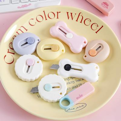 Mini oso de bolsillo Kawaii INS, caja para cuchillos de uso general, cortador de papel, papelería para envolver manualidades, 1 Uds.