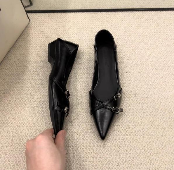 

2025 New Vintage Pointed Toe Single Shoes Pumps Pumps with Skirt Low Heels Lady s French Niche with Skirt Low Heel Scoop Shoes 35 чёрный