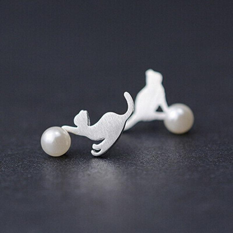 Hypoallergenic Asymmetry Cat Pearl Stud Earring Creative Animal Kitty Stud
