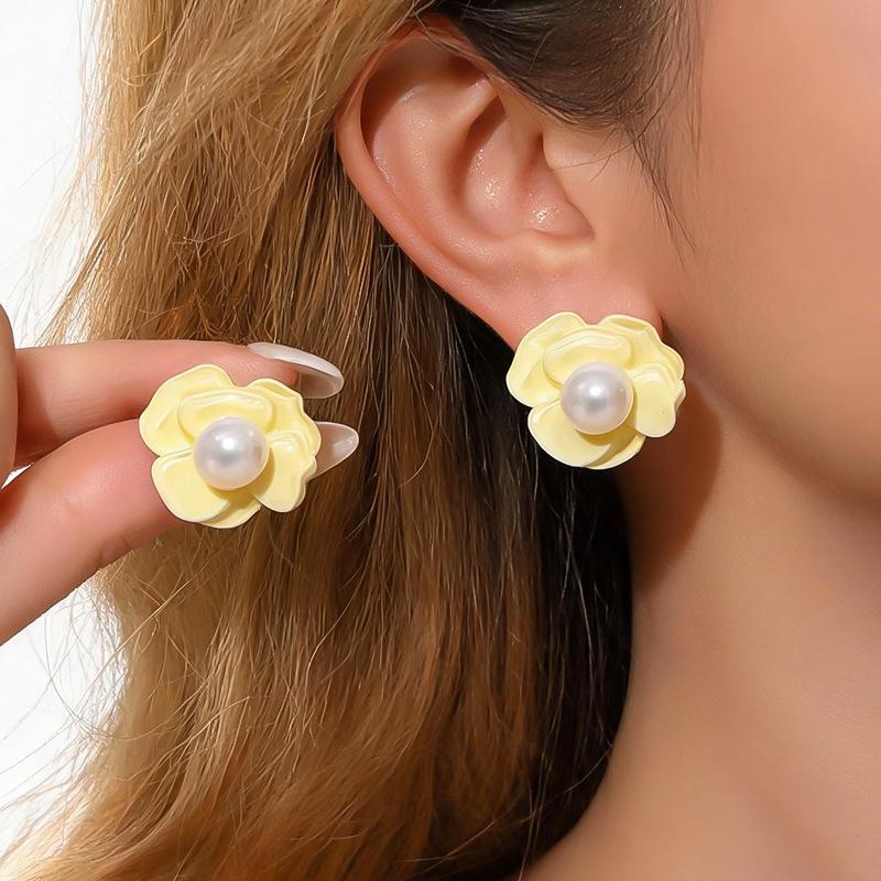 Silver Needle Pearl Resin Flower Stud Earrings - European/American Resort Style High-End Niche Accessory