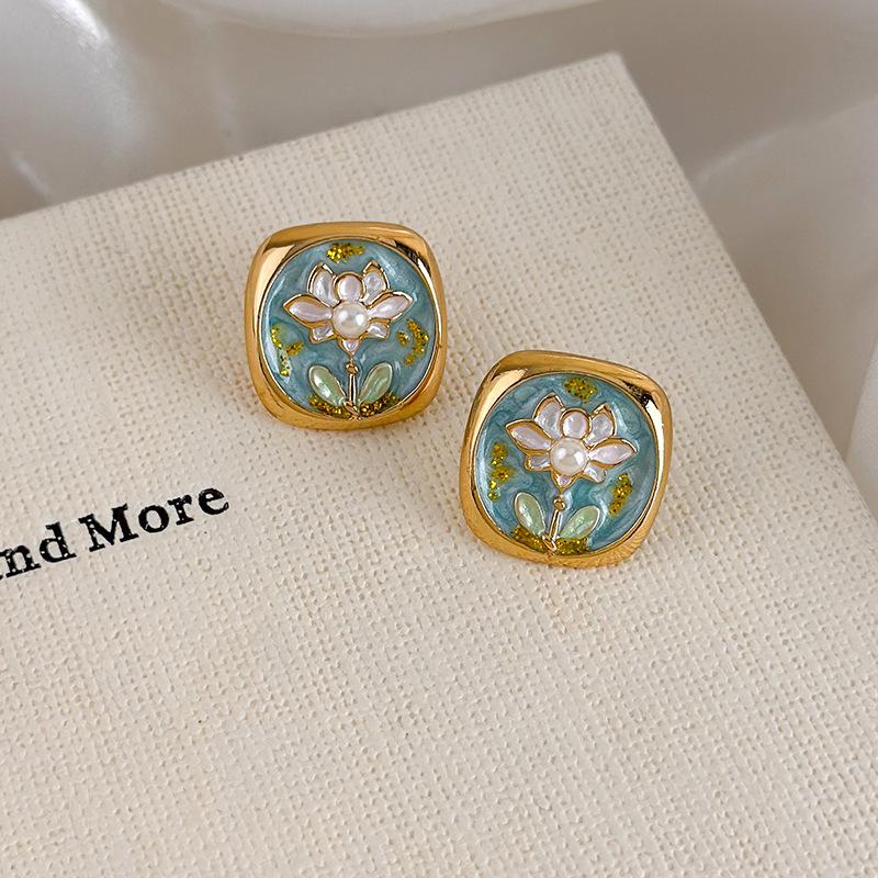 

2026 New Gold Plated Alloy Stud Earrings For Women Pink Blue Enamel Flower Square Coin Shiny Flake Simulated Pearl Jewelry синій