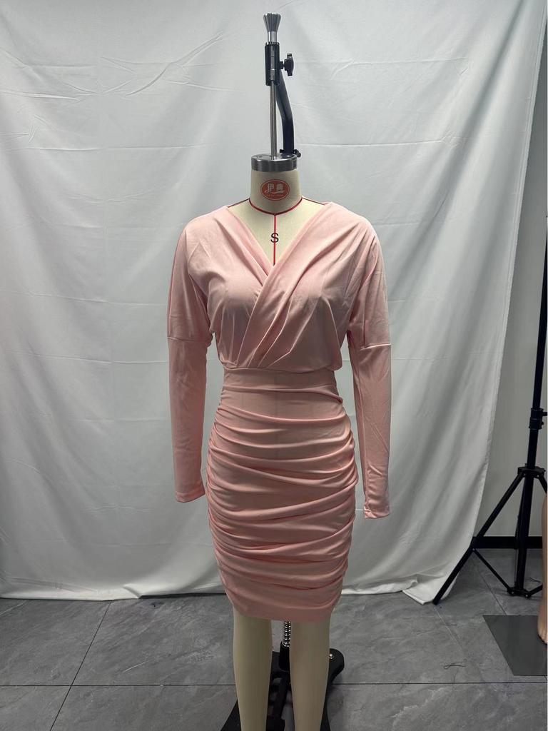 2025 Socialite Autumn Pleated V-Neck Bodycon Dress: Waist-Cinching One-Step Skirt Women's Clothing