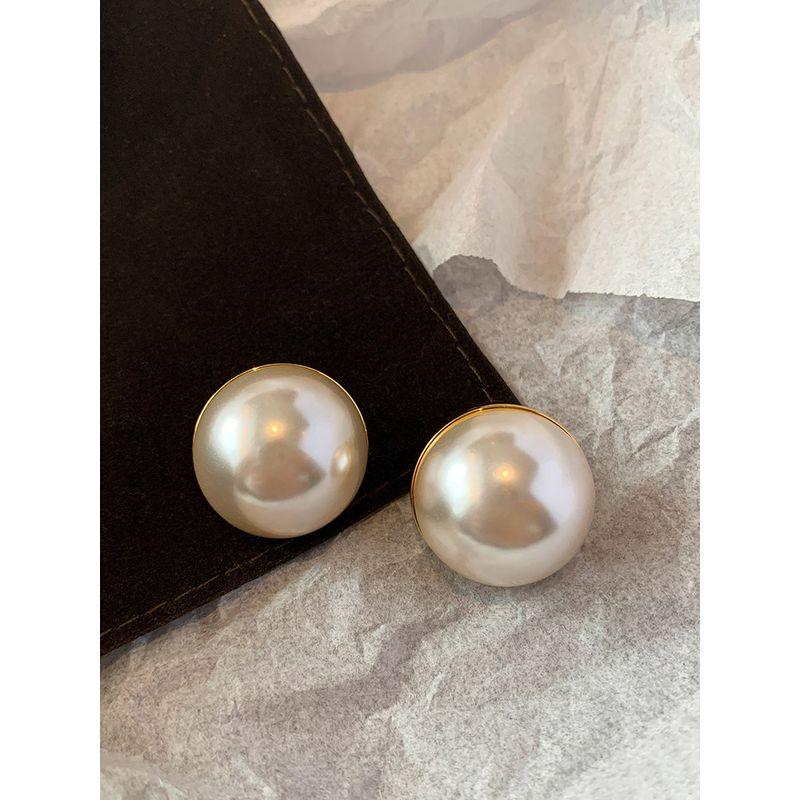 Light Luxury European Beauty Niche Design Classy Big Pearl