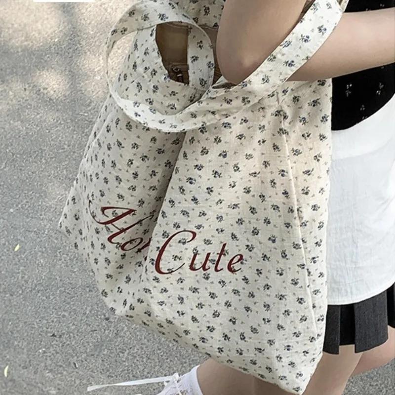 

Aesthetic Shoulder Bag for Student Girl Fashion Floral American Style Tote Bag Sweet High Capacity Makeup Book Storage Bag