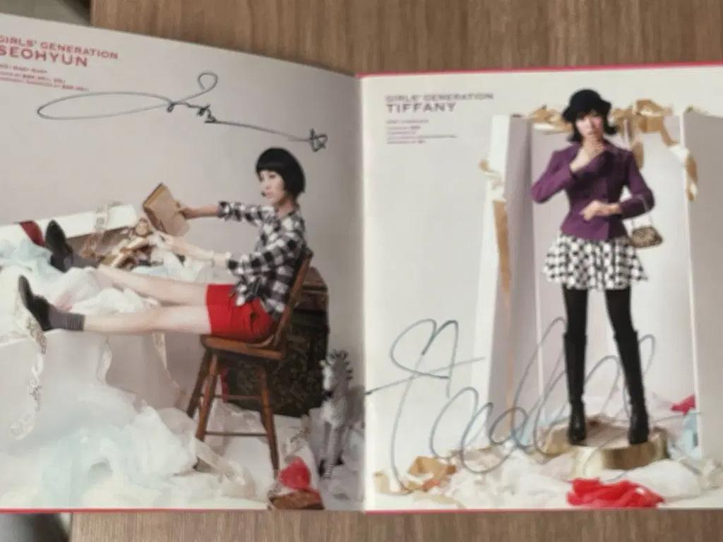 GIRLS GENERATION 1º Álbum Assinado Usado