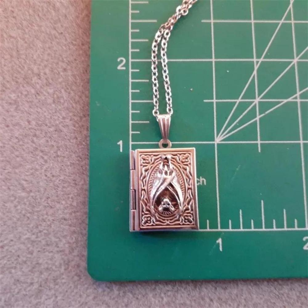 Gothic Exquisite Geometry Stereo Vampire Bat Relief Book Pendant Necklace for Women Men Halloween Party Jewelry Accessories Gift