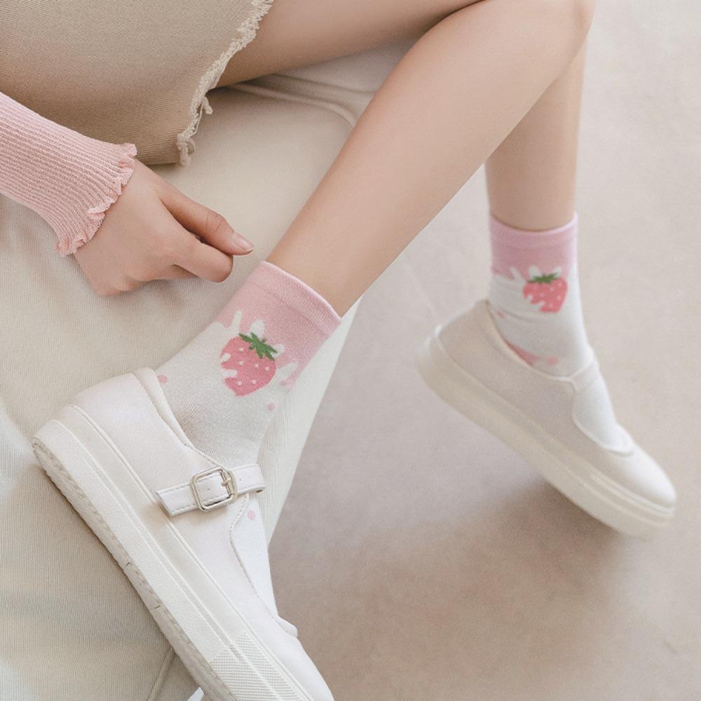Strawberry Milk Pattern Casual Socks Cute Sports Socks Sweat Absorption Women Cotton Socks