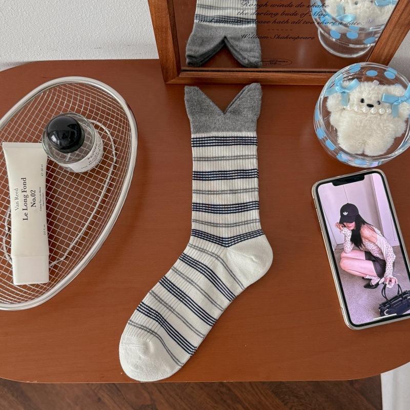 Autumn Style Grey Striped Socks - Children's Mid-length Socks, Suitable for Spring and Autumn Seasons, Thick Cotton Ballet-style Pile Socks.