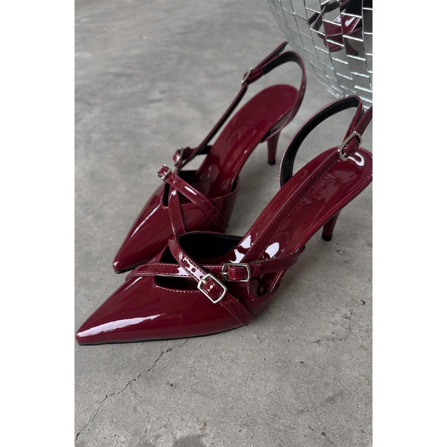 

Женские бордовые туфли на шпильке из лакированной кожи 36 чёрный